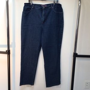 Gloria Vanderbilt blue jeans, 18